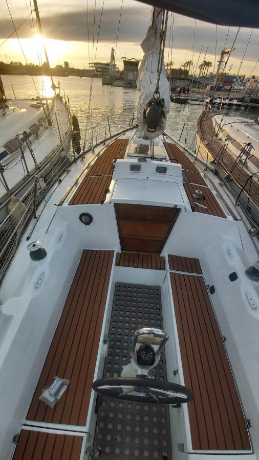 Velero En Puerto De Valencia - E&M Boats Hotel Exterior photo