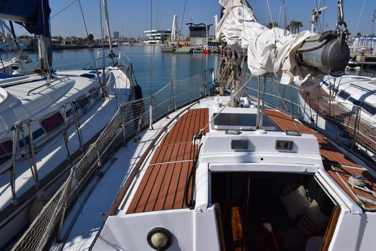 Velero En Puerto De Valencia - E&M Boats Hotel Exterior photo