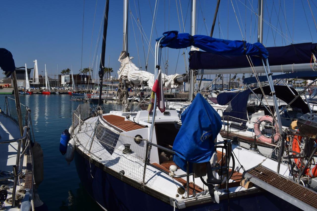 Velero En Puerto De Valencia - E&M Boats Hotel Exterior photo
