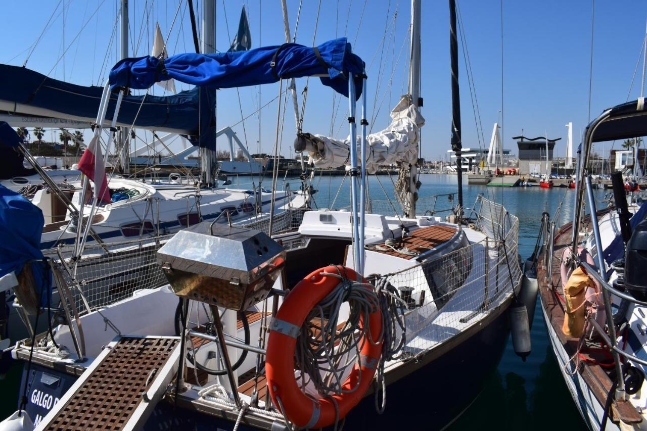 Velero En Puerto De Valencia - E&M Boats Hotel Exterior photo